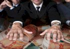 СМЕРШа на них нет… Вот СМЕРШ бы быстро порядок навел